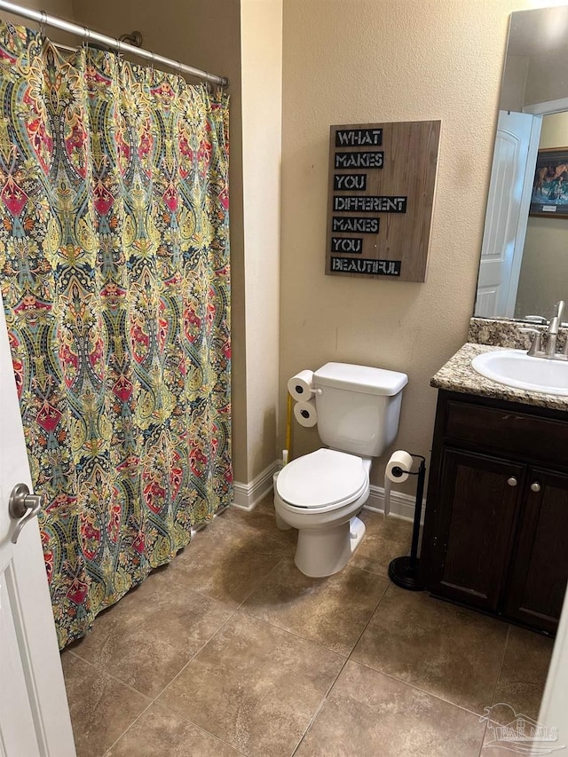 full bathroom featuring toilet, vanity, a shower with curtain, tile patterned flooring, and baseboards