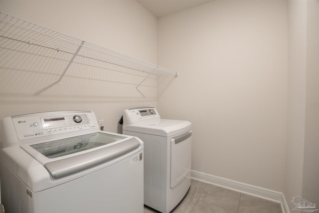 laundry room with light tile patterned floors and independent washer and dryer