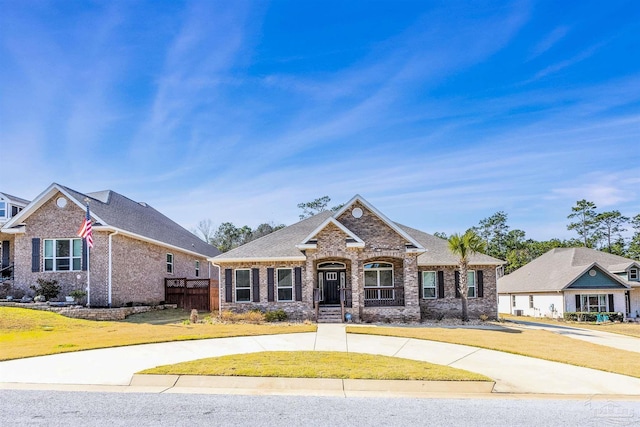 view of front of house featuring a front yard