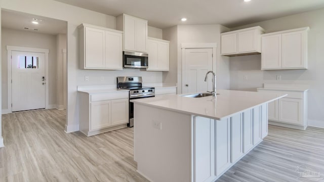 1674 Amaya Ln, Gulf Breeze, FL 32563 - kitchen featuring appliances with stainless steel finishes, a sink, baseboards, light wood finished floors, and recessed lighting