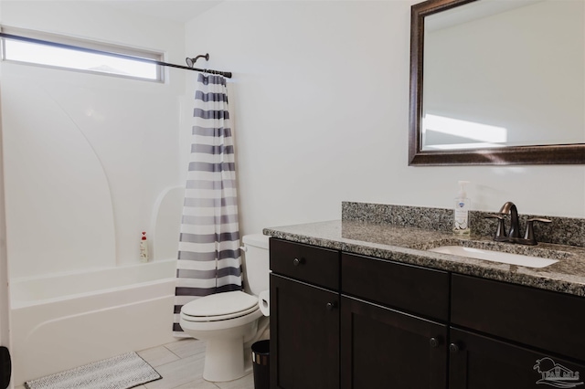 full bathroom featuring shower / bath combo with shower curtain, vanity, and toilet