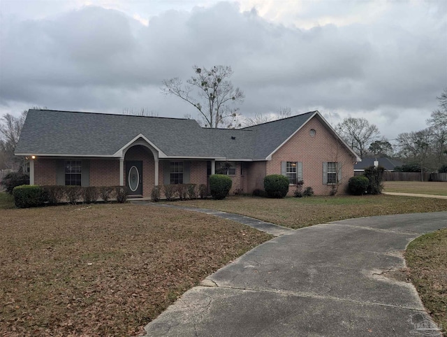 single story home with a front yard