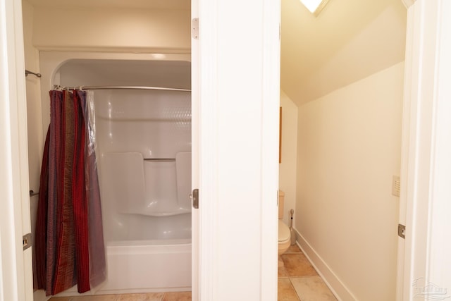 431 E Zarragossa St Unit B, Pensacola, FL 32502 - full bath featuring toilet, shower / tub combo, and lofted ceiling