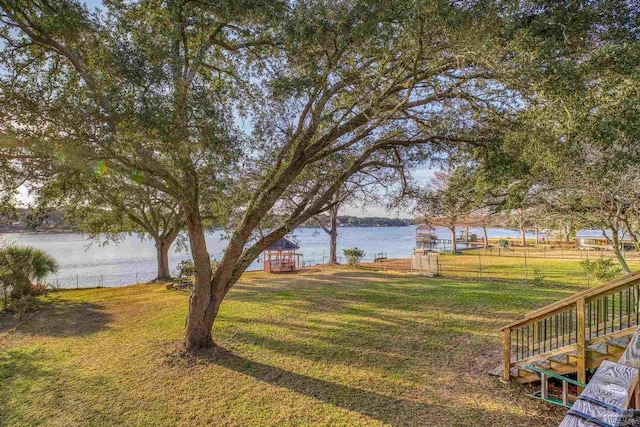 view of yard featuring a water view