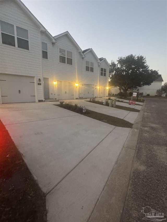 view of front of property featuring a garage and driveway