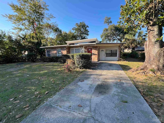 single story home featuring a carport and a front lawn