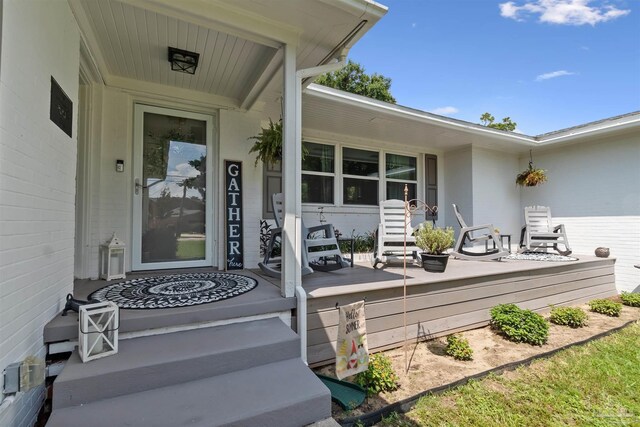 2543 Bayview Way, Pensacola, FL 32503 - entrance to property featuring a porch