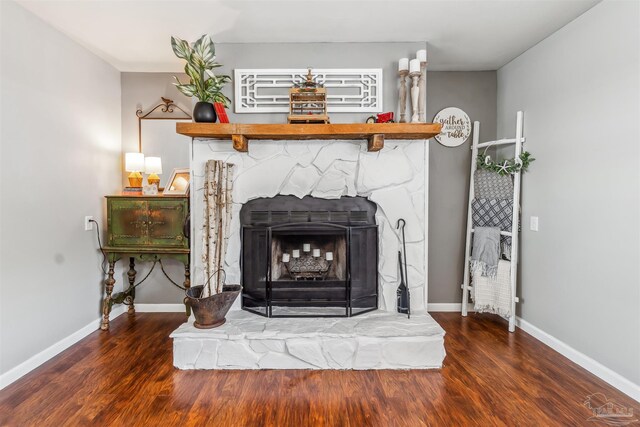2543 Bayview Way, Pensacola, FL 32503 - detailed view of wood finished floors and baseboards