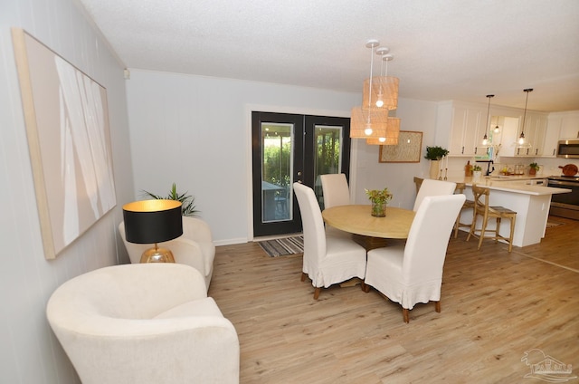 dining room with sink and light hardwood / wood-style floors