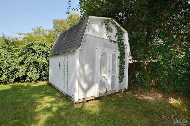 view of outdoor structure featuring a lawn