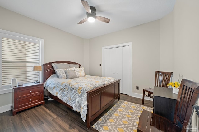 bedroom featuring ceiling fan, a closet, baseboards, and dark wood-style flooring