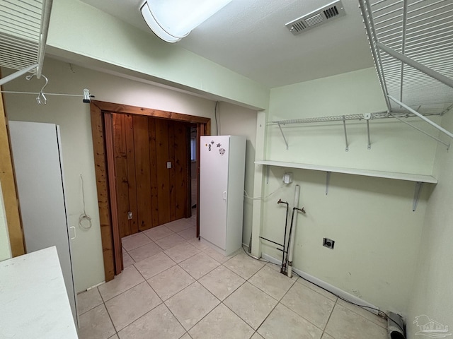 laundry area featuring light tile patterned floors