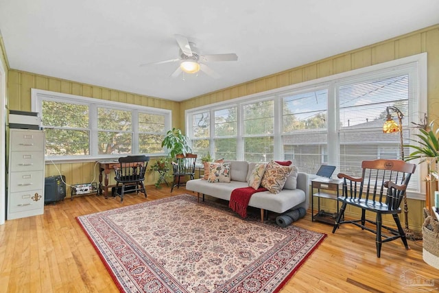 sunroom with ceiling fan