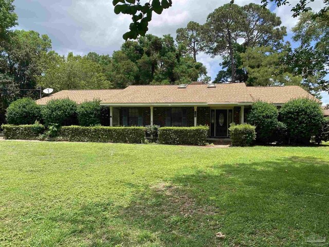 ranch-style house with a front yard