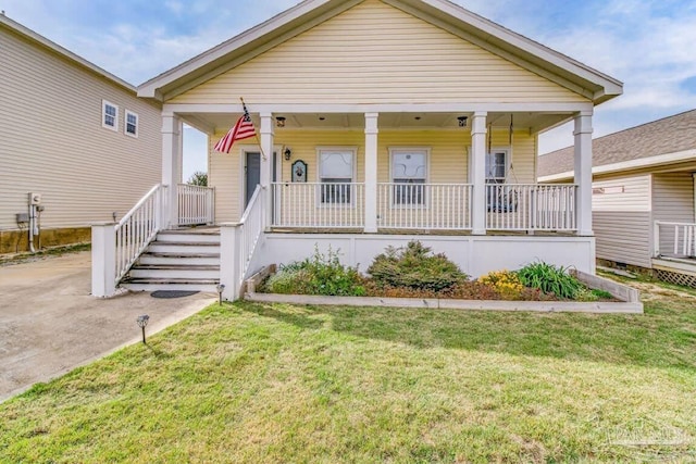 view of front facade featuring a porch and a front lawn