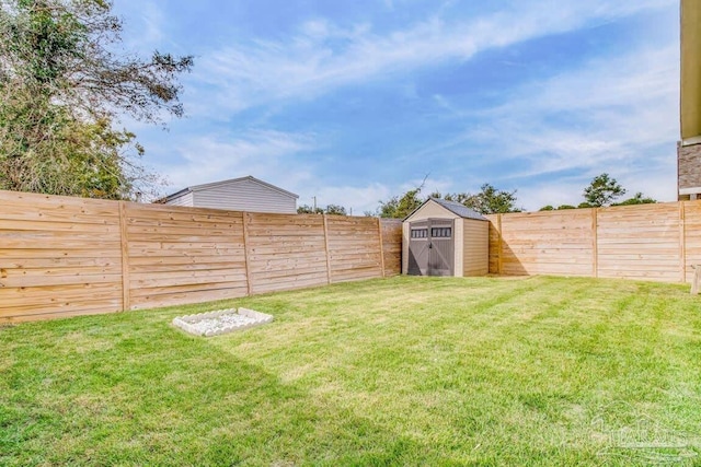 view of yard with a storage unit