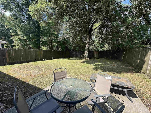 view of yard featuring outdoor dining area