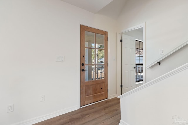 foyer featuring wood finished floors and baseboards