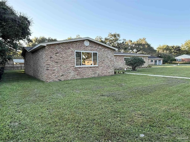 view of front of house with a front lawn