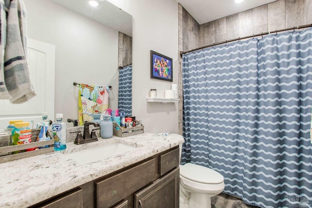bathroom featuring toilet, a shower with curtain, vanity, and recessed lighting