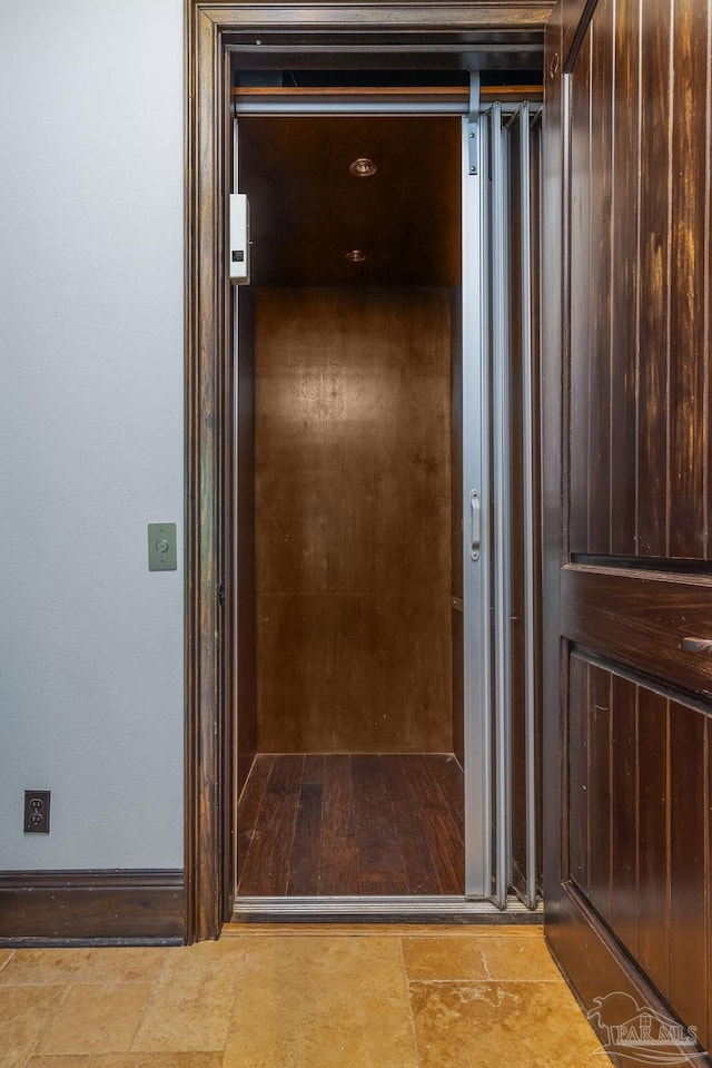 3063 Bay St, Gulf Breeze, FL 32563 - detailed view of elevator