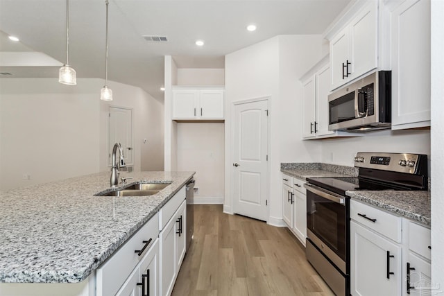 kitchen with white cabinetry, an island with sink, stainless steel appliances, sink, and pendant lighting