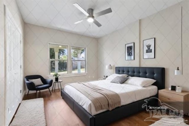 bedroom featuring ceiling fan