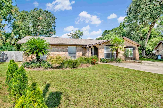 single story home with a front yard