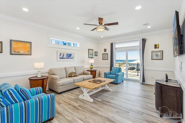 living area featuring ornamental molding, a ceiling fan, and light wood-style floors