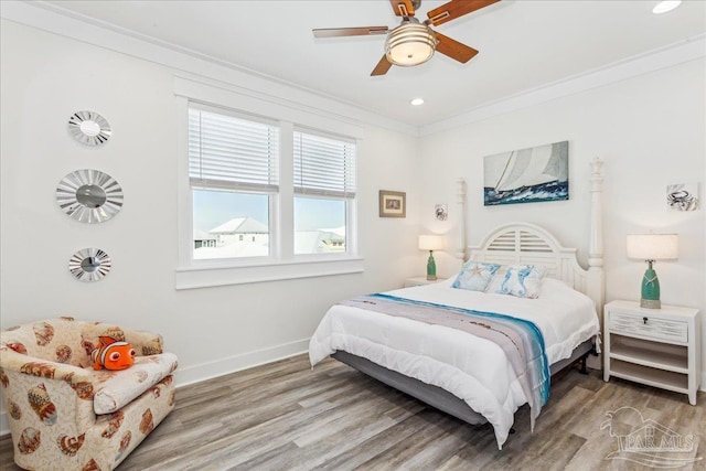 bedroom featuring light wood-style flooring, baseboards, ceiling fan, and crown molding