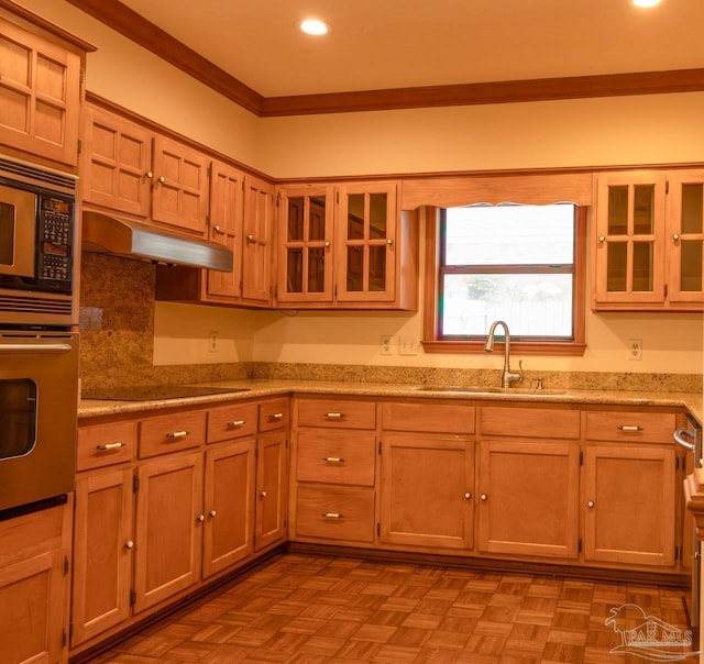 kitchen featuring sink, crown molding, stainless steel appliances, and light parquet flooring