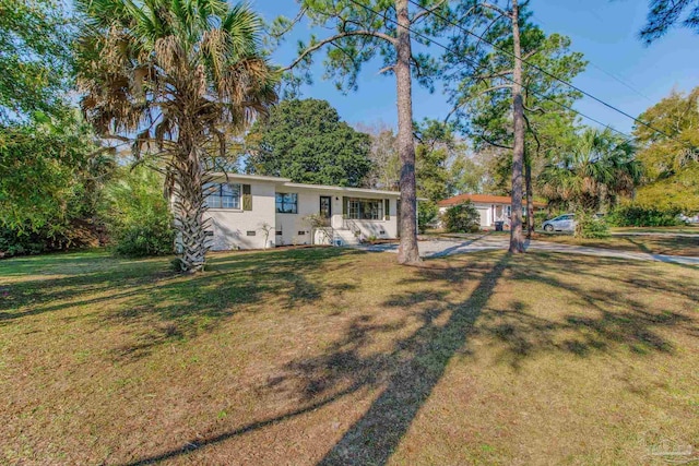 view of front of home featuring crawl space and a front lawn