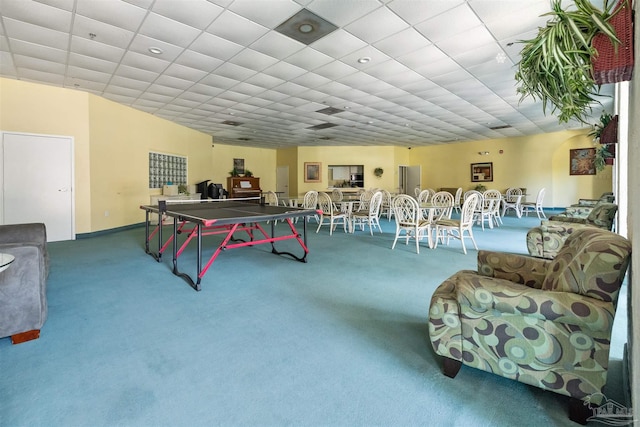 recreation room with carpet