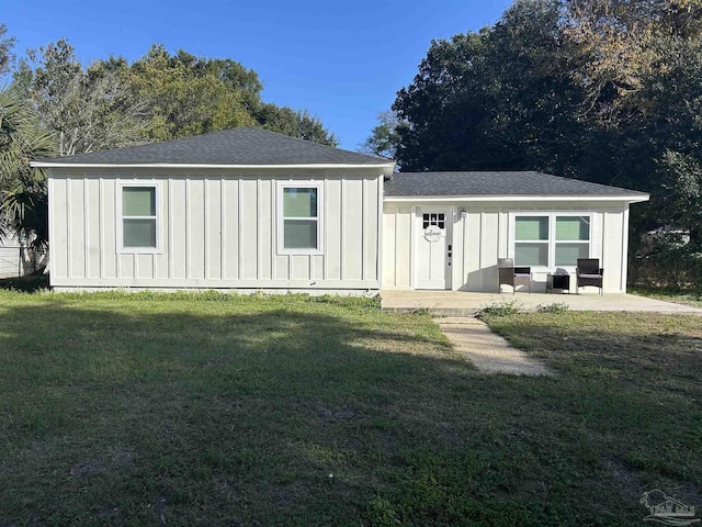 view of front of house with a front yard