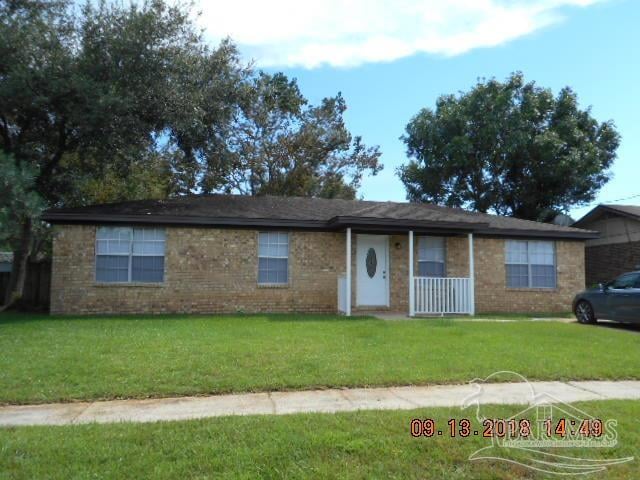 single story home featuring a front lawn