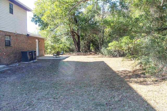 view of yard featuring central AC unit