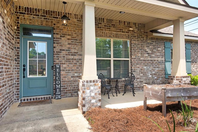 property entrance with covered porch