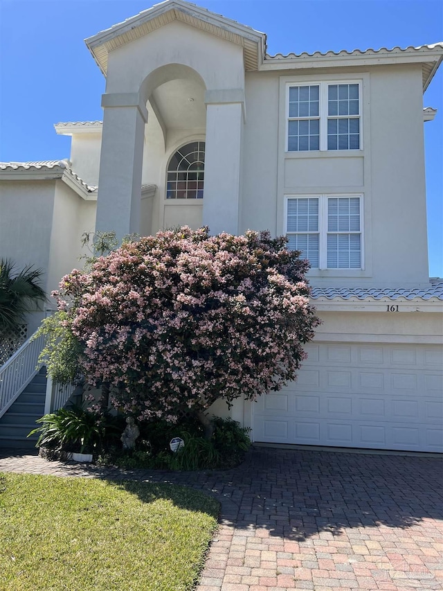 view of front of property featuring a garage