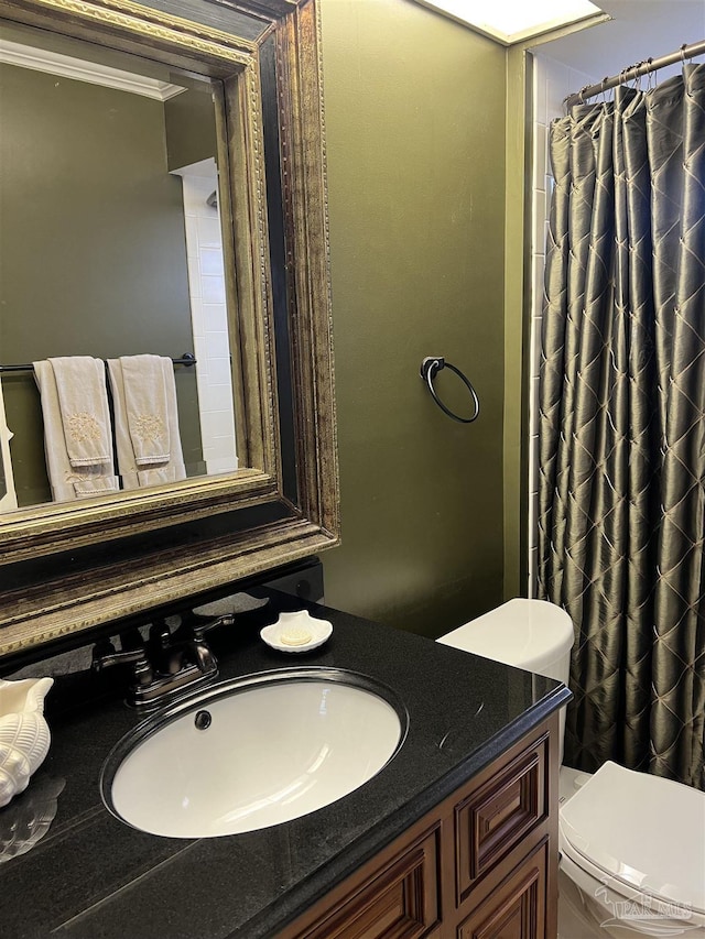 bathroom with a shower with curtain, vanity, toilet, and crown molding