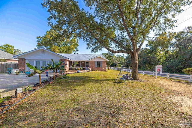 single story home with a front lawn