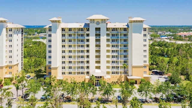 view of apartment building / complex