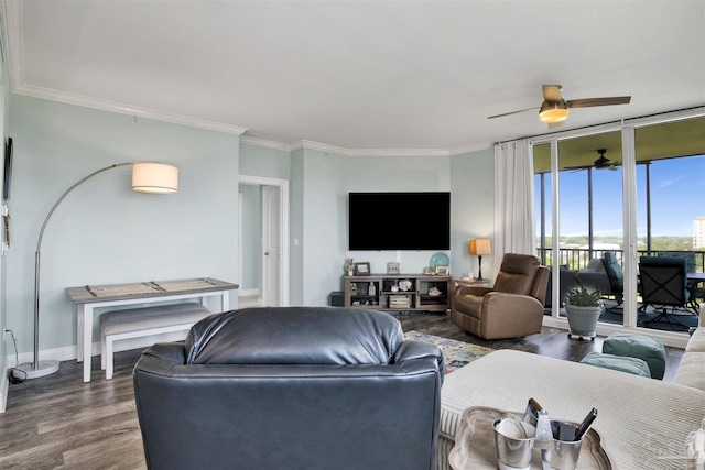 living room featuring wood finished floors, ornamental molding, a ceiling fan, and baseboards