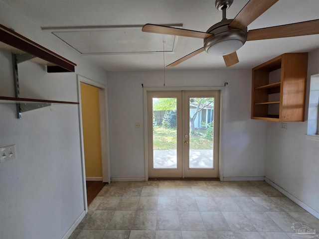 entryway with ceiling fan