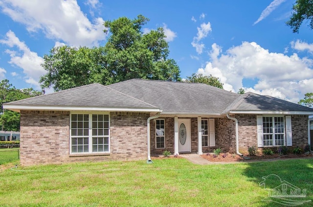 single story home featuring a front yard