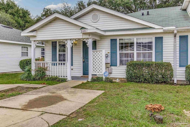 bungalow featuring a porch and a front yard