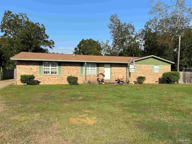 ranch-style house featuring a front yard