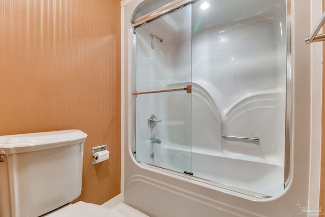 full bathroom with combined bath / shower with glass door and toilet