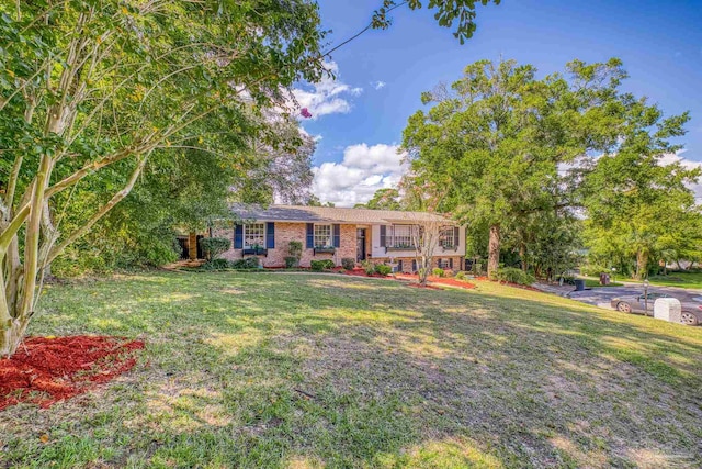 view of front of property with a front yard