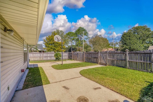 view of yard with a patio area