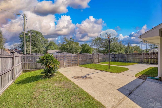 view of yard with a patio area